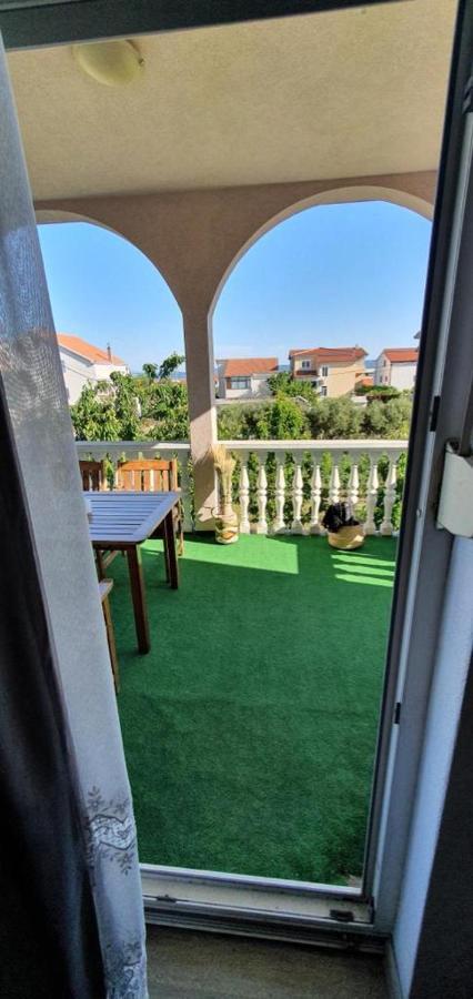 Three Bedroom Apartment Between Trogir And Split Kaštela Eksteriør bilde
