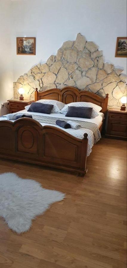Three Bedroom Apartment Between Trogir And Split Kaštela Eksteriør bilde