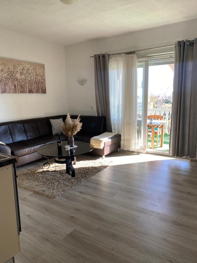 Three Bedroom Apartment Between Trogir And Split Kaštela Eksteriør bilde