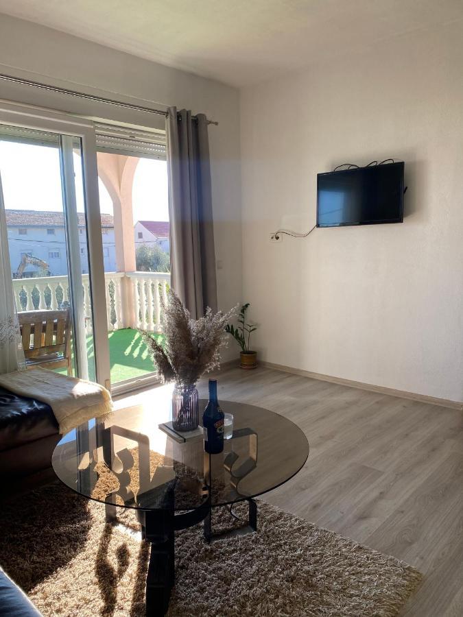 Three Bedroom Apartment Between Trogir And Split Kaštela Eksteriør bilde